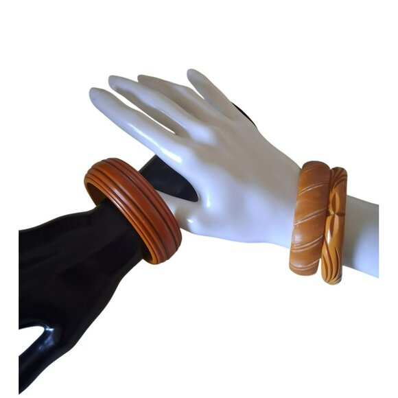 3 Vintage Bakelite Bangle Bracelets Carved Amber Butterscotch SEMICHROME TESTED - Picture 3 of 11